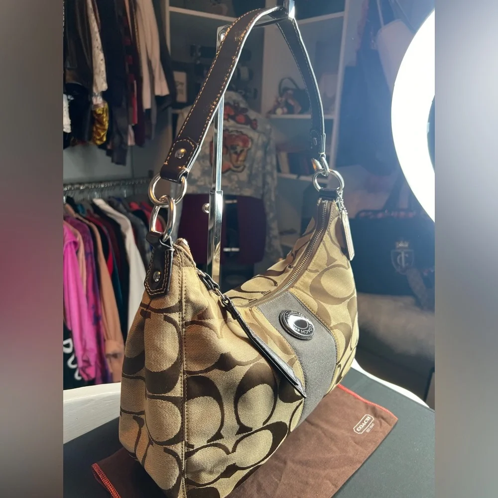 Authentic Coach bag - Picture 4 of 15